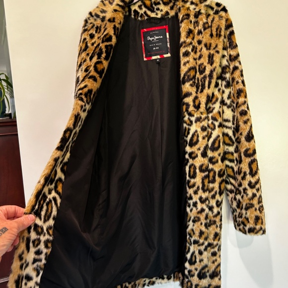 Pepe Jeans of London Faux Leopard Fur Jacket fitted size XS pockets flared - Picture 3 of 5